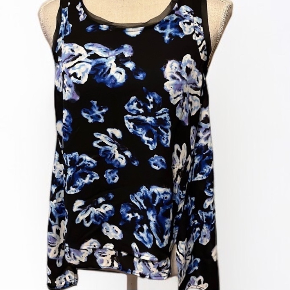 Vera Wang sleeveless top, blues. Size xs